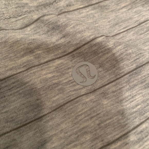 Lululemon tee - Picture 4 of 4